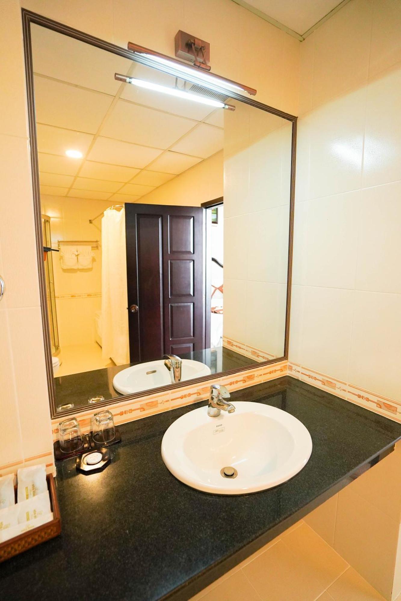 Long Xuyên Hoa Binh 1 Hotel מראה חיצוני תמונה